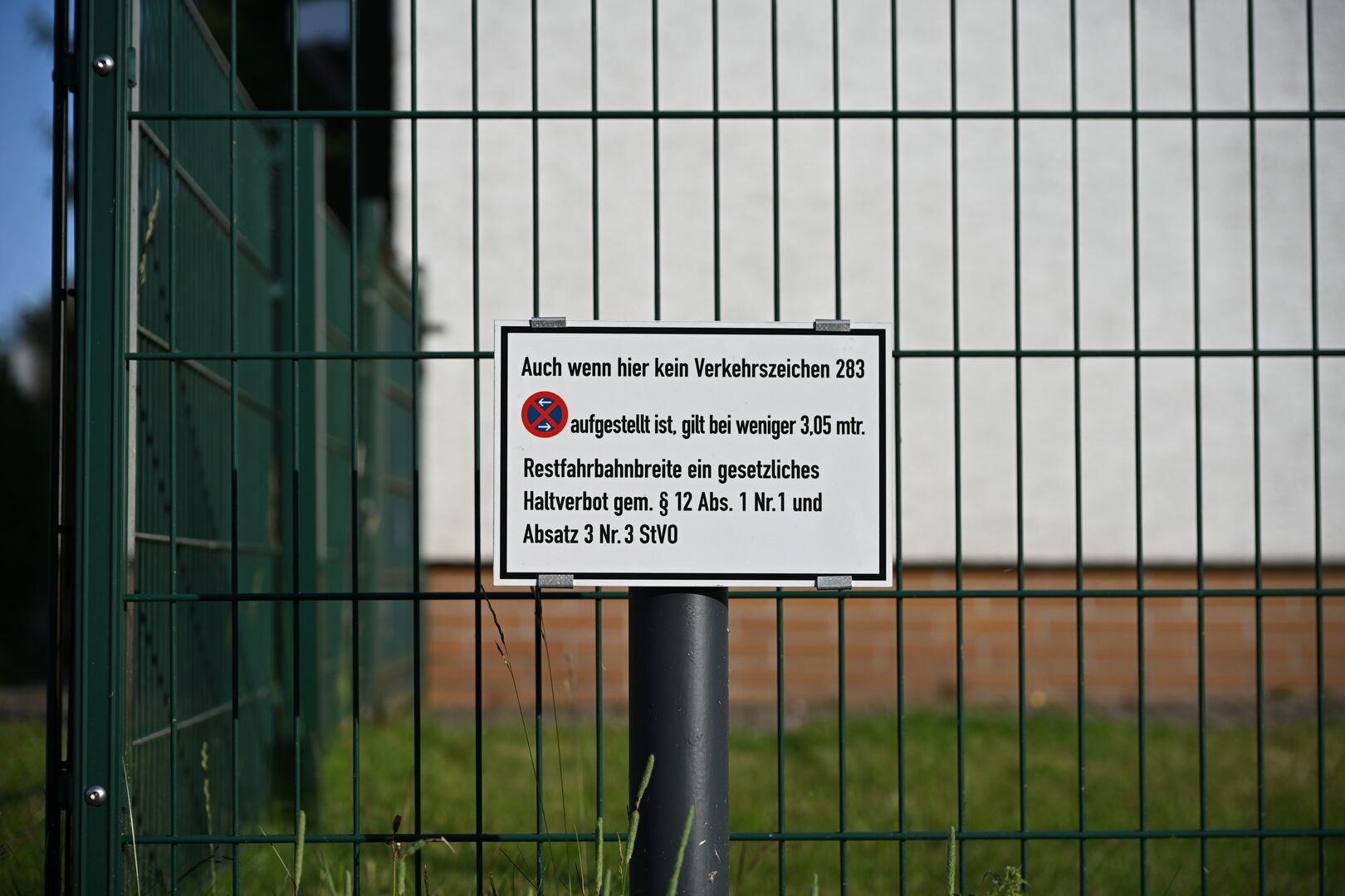 Rechtsbelehrung am Vorgarten